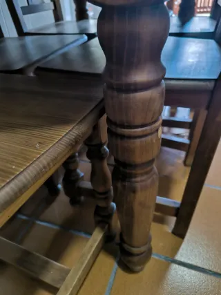 Mesa de comedor de madera maciza