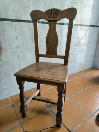 Mesa de comedor de madera maciza