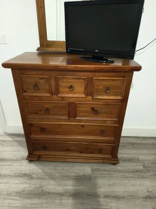 2 Mesita de noche de madera ,comoda y  espejo