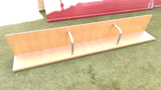 Estantería de madera y metal