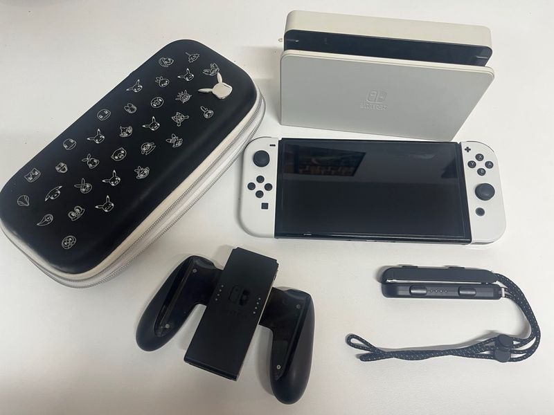 Nintendo Switch OLED + Accesorios