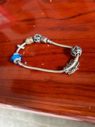 Pulsera Plata con Dijes y Piedra Azul