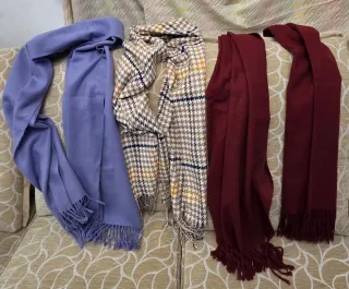 Lotes de Fulares de varios colores.