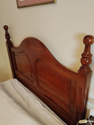 Escritorio de madera de pino, silla y cabecero