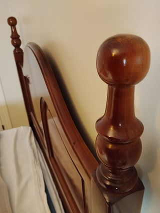 Escritorio de madera de pino, silla y cabecero