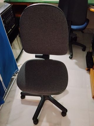 Escritorio de madera de pino, silla y cabecero