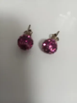 Dos juegos de pendientes