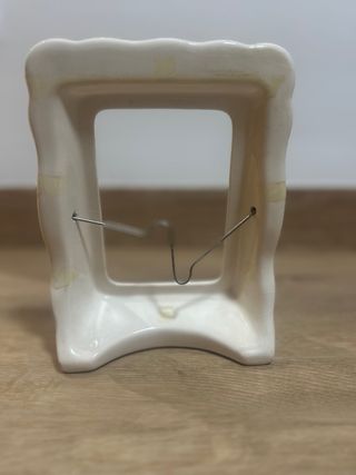 Marco de fotos de cerámica blanco y lila