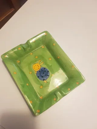 Cenicero verde con caracol