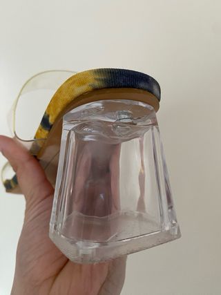 Sandalia tacón transparente gris y amarillo