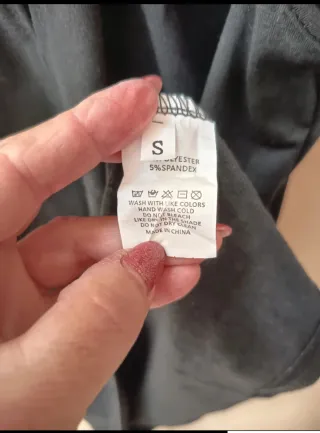 Canotta donna nera con dettaglio dorato