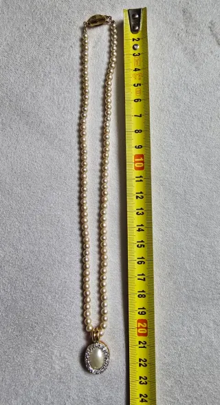 Collar y pendientes de perlas