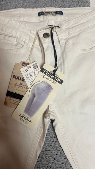 Pantalón vaquero Push Up Pull&Bear blanco.Talla 36