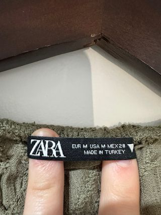 Blusa verde olivo con volantes