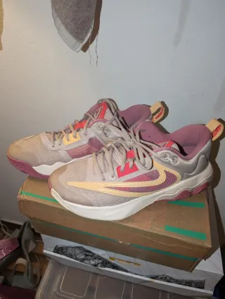 Nike Giannis Immortality 3 Beige/Rosa