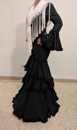 Traje de Flamenca Negro con Volantes