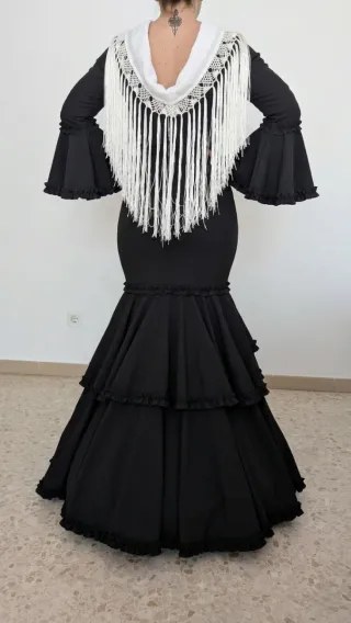 Traje de Flamenca Negro con Volantes