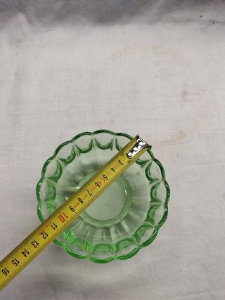 Taça de vidro verde pequena