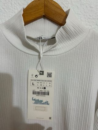 Camiseta RIB de volantes de Zara Talla L