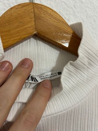 Camiseta RIB de volantes de Zara Talla L