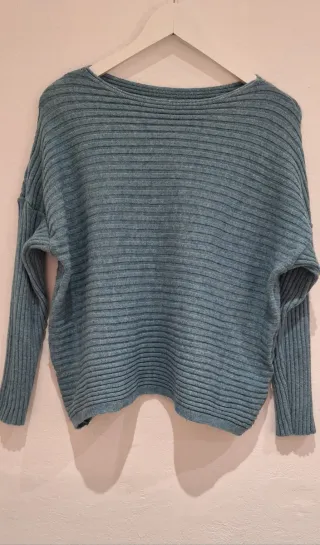 Conjunto de invierno verde, falda y suéter