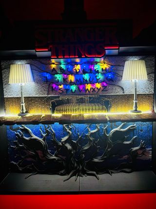 Expositor Stranger Things LED