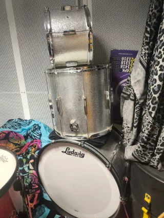 Batería Ludwig Club Date 24,13,16.