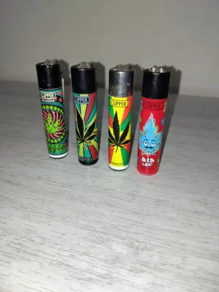 4 accendini Clipper a tema erba