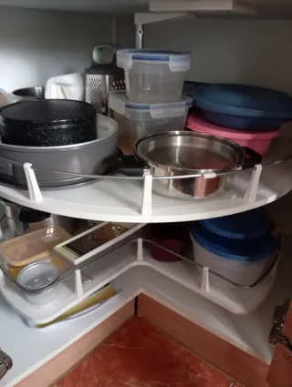 Estante giratorio bajo encimera.  (EN PERSONA)