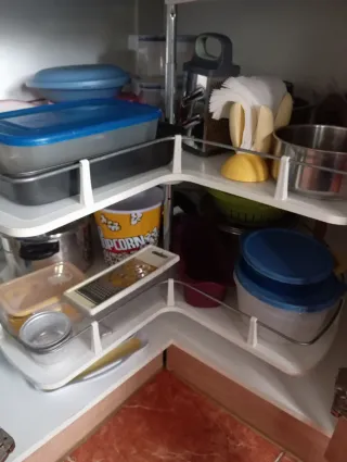 Estante giratorio bajo encimera.  (EN PERSONA)