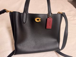 Bolso Coach Negro Piel con Llavero Rojo