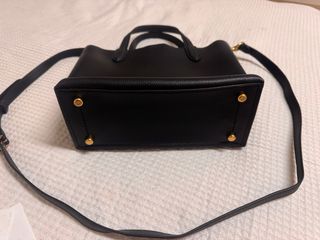 Bolso Coach Negro Piel con Llavero Rojo