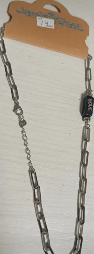 Cadena eslabones plateada con charm LOVE