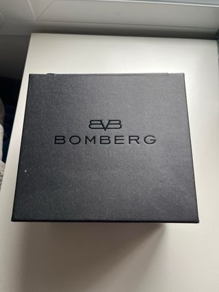 Reloj Bomberg Bolt-68 Negro y Rojo