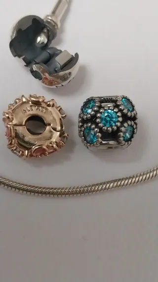 Lote Pandora Pulsera y Charms para Amaya