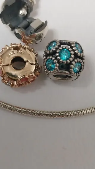 Lote Pandora Pulsera y Charms para Amaya