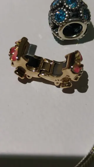 Lote Pandora Pulsera y Charms para Amaya