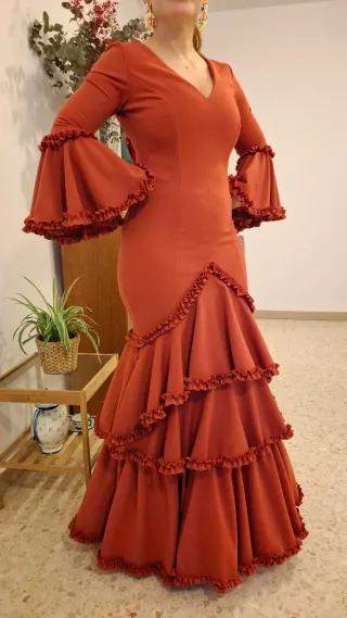 Traje de Flamenca con volantes color Teja.