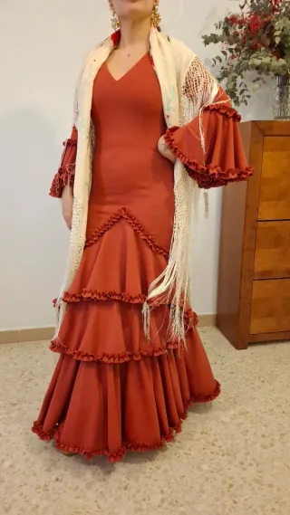 Traje de Flamenca con volantes color Teja.