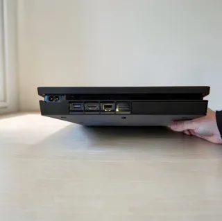 PS4 Slim 500GB Como Nueva!