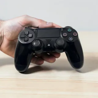 PS4 Slim 500GB Como Nueva!