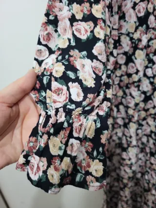 Vestido floral negro y multicolor