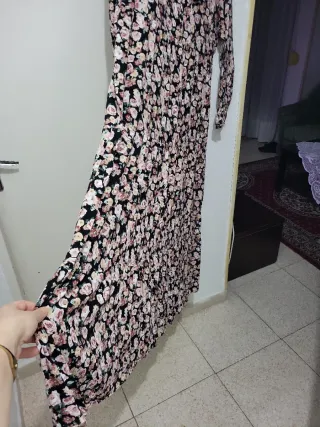 Vestido floral negro y multicolor