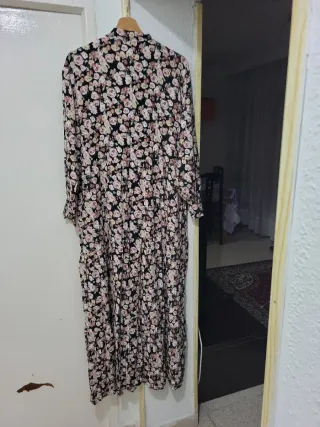 Vestido floral negro y multicolor