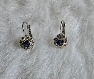 Conjunto collar y pendientes de rodio.