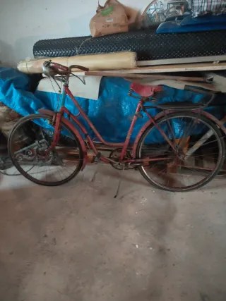 Bicicleta antigua barra baja roja