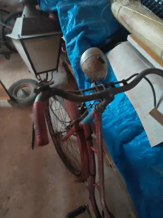 Bicicleta antigua barra baja roja