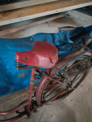 Bicicleta antigua barra baja roja