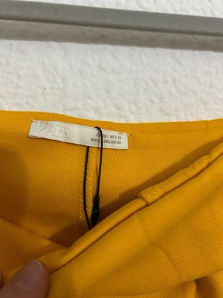 Vestido Zara palabra de honor amarillo