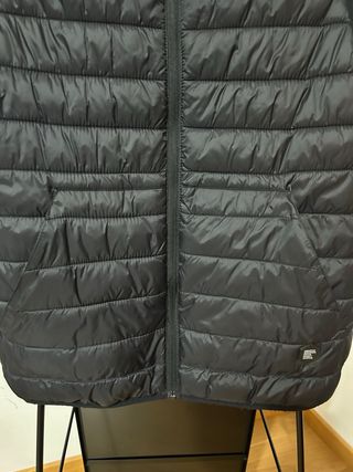 Chaleco acolchado Bershka negro